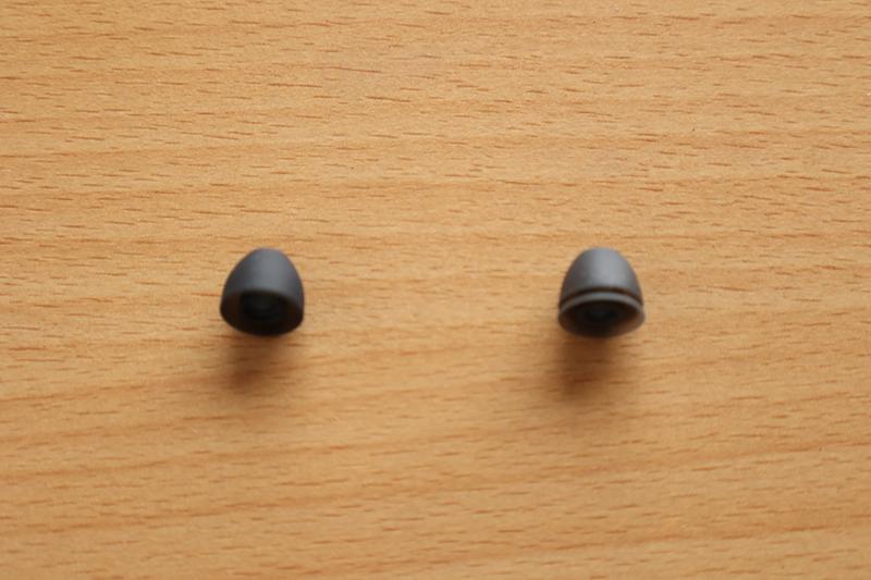 Comparison of ear tips for “ECLEAR Earplug” (left) and “Duo” (right)