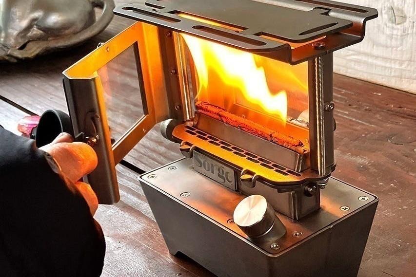 ソロキャンプの荷物を減らしたい人へ。純チタン0.9kgのミニアイロン