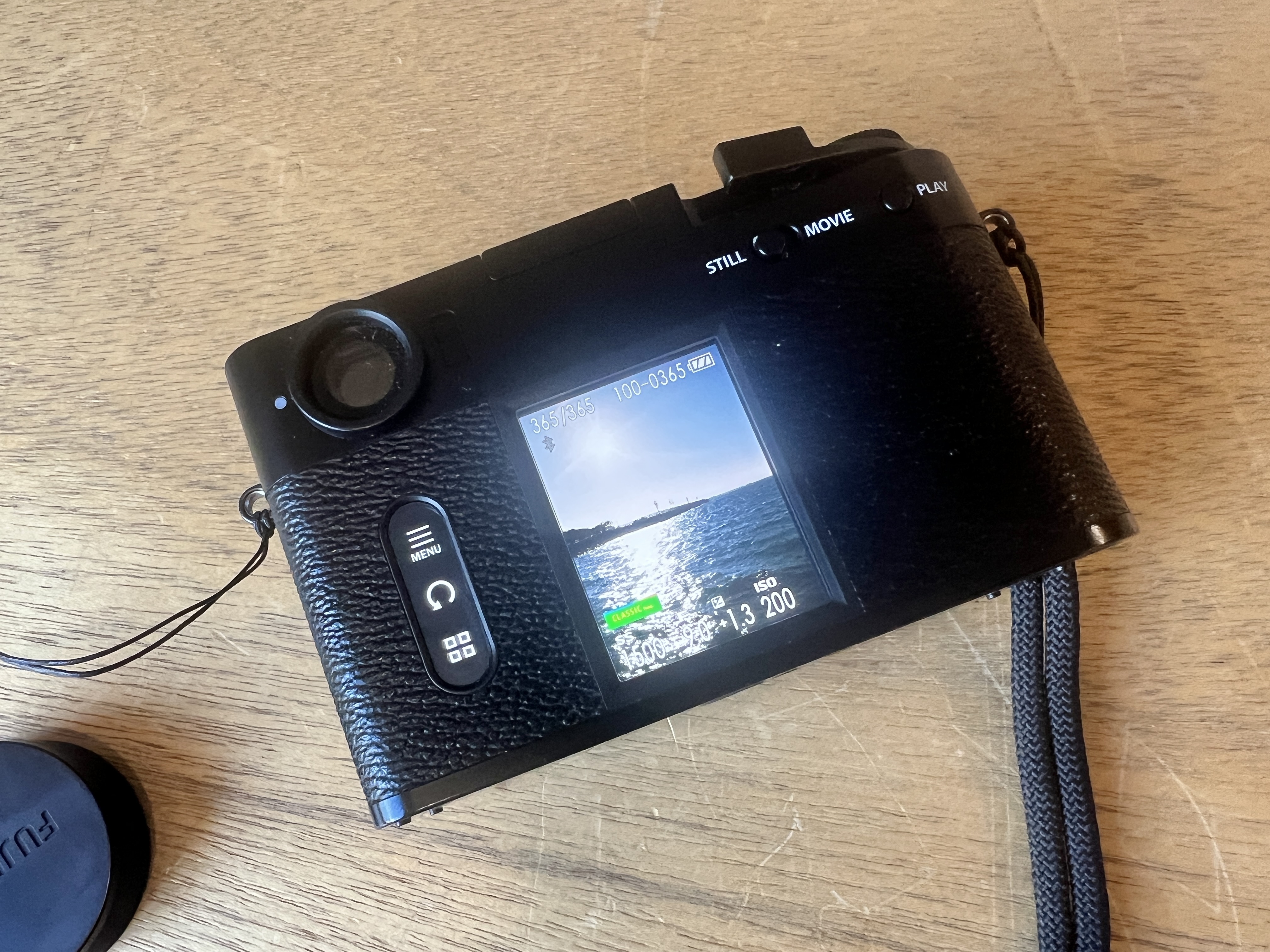 800枚以上撮れる「令和のハーフサイズカメラ」が旅にちょうどいい