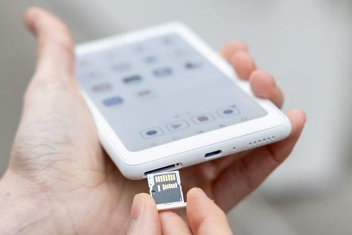 遅いし暗い…だけど読書には最高。電子リーダー｢Palma 2 Pro｣はかなり