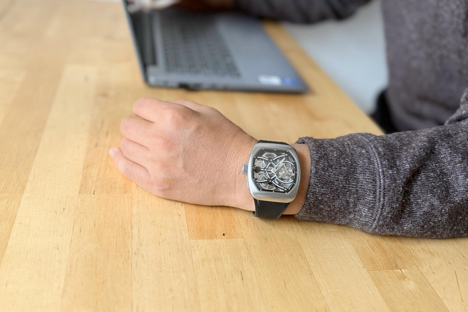 浮遊感と機械美の極致。ZEROOが挑む自動巻スケルトントゥールビヨンの