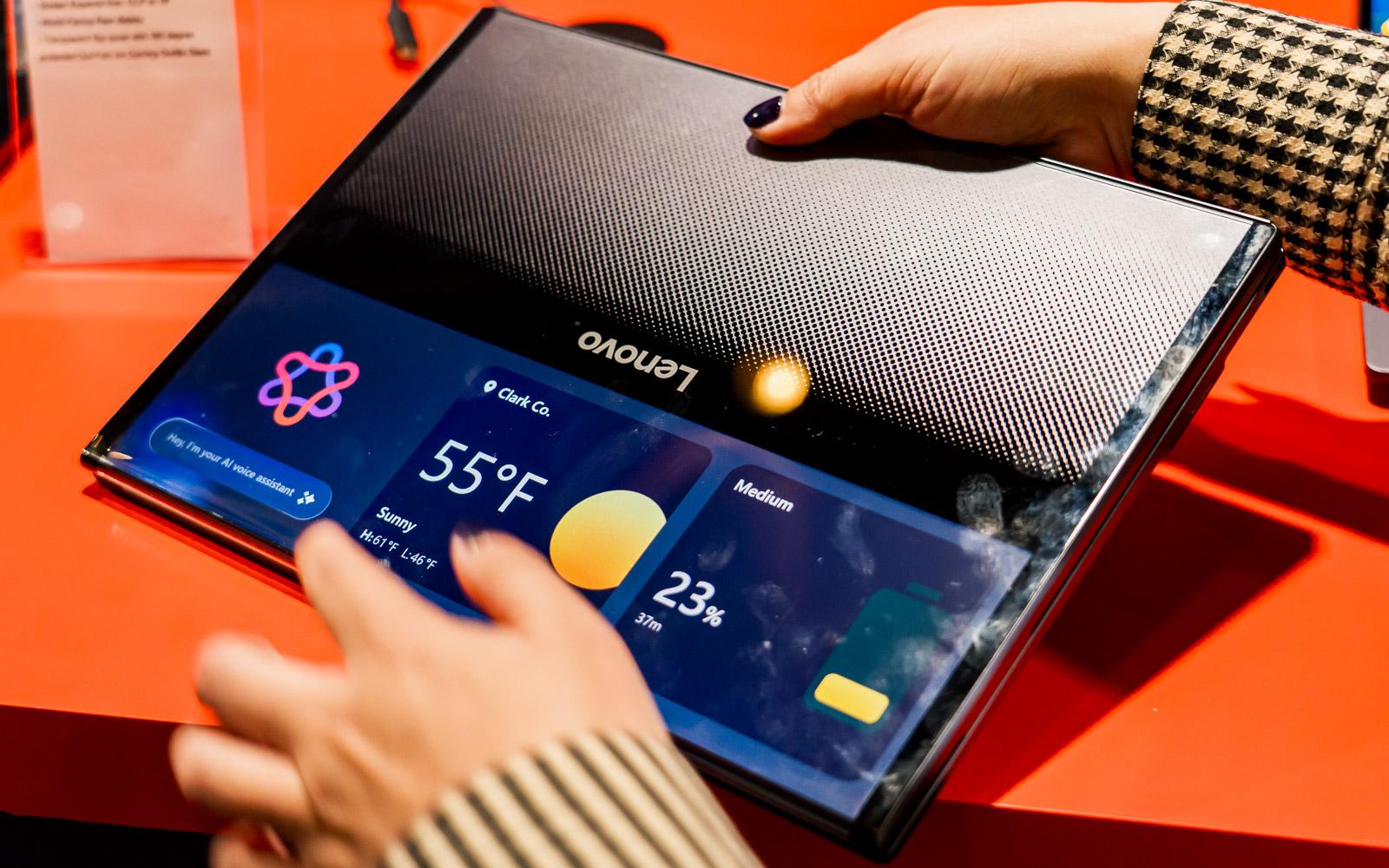 レノボ「画面が伸びるThinkPad」と「Legion」を発表。インテルCore