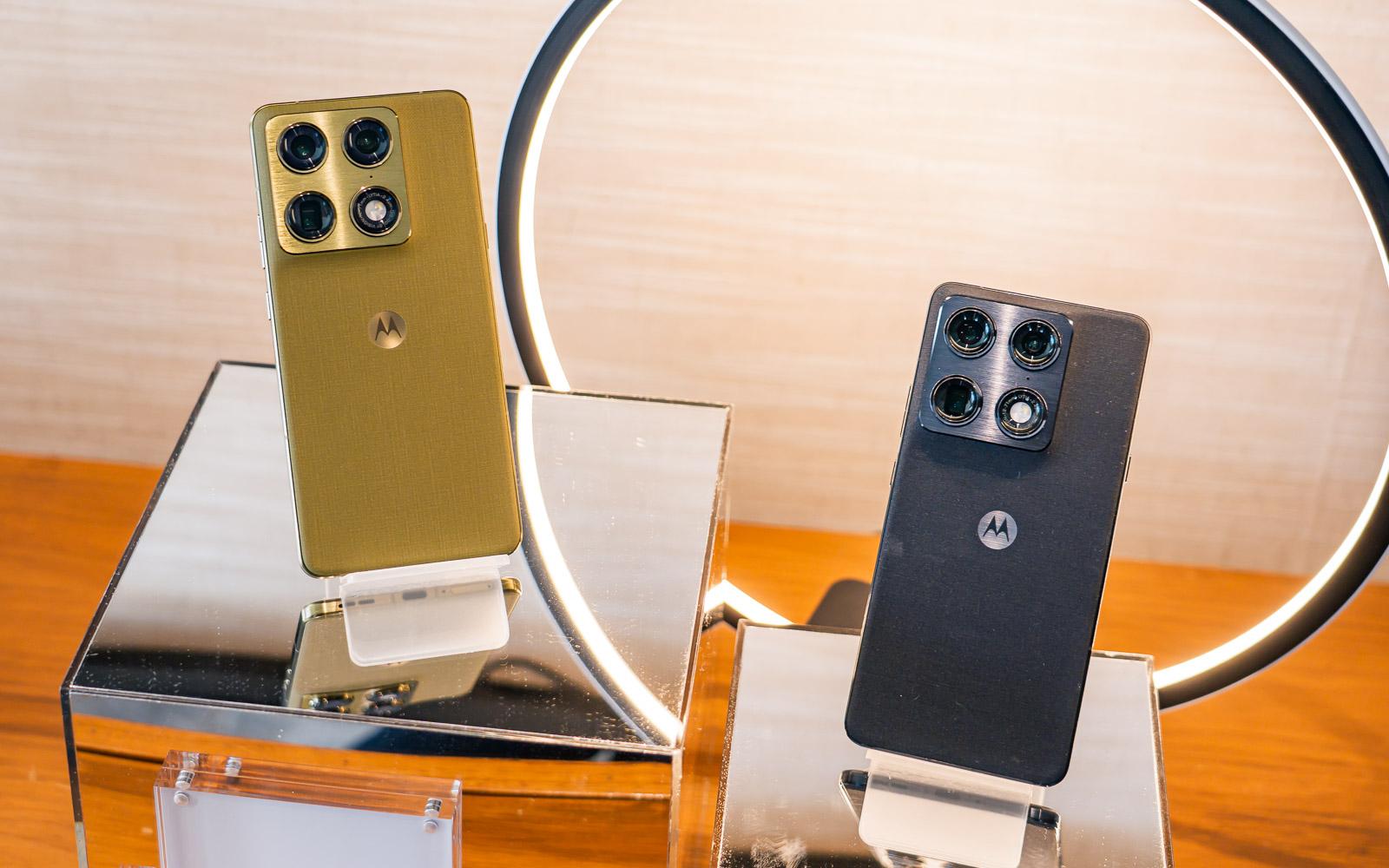 モトローラ初の「横折り版razr」の実機を試す。FIFAコラボやカメラ重視