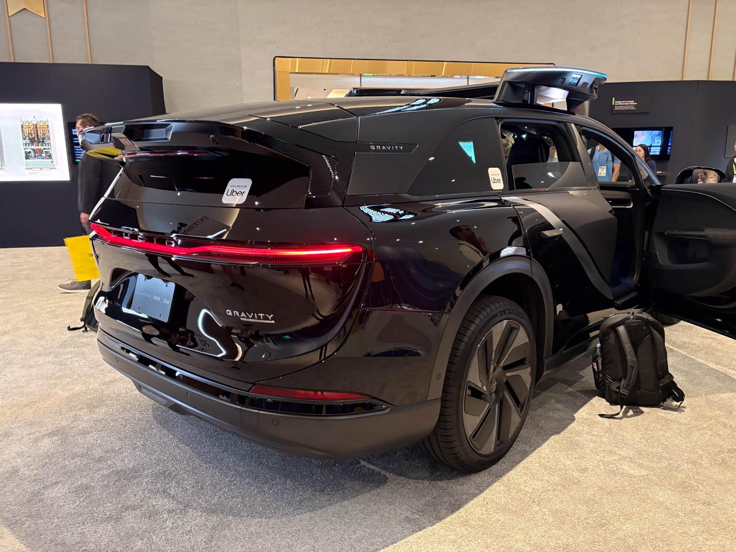 Uberが突然発表した「ロボタクシー」実車を見てきた【CES2026
