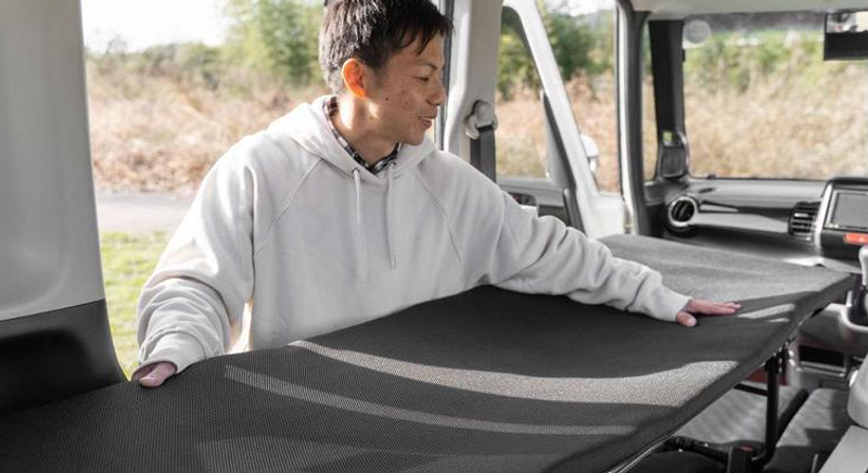 車中泊におすすめの専用マット。愛車が「自宅の寝室」になります