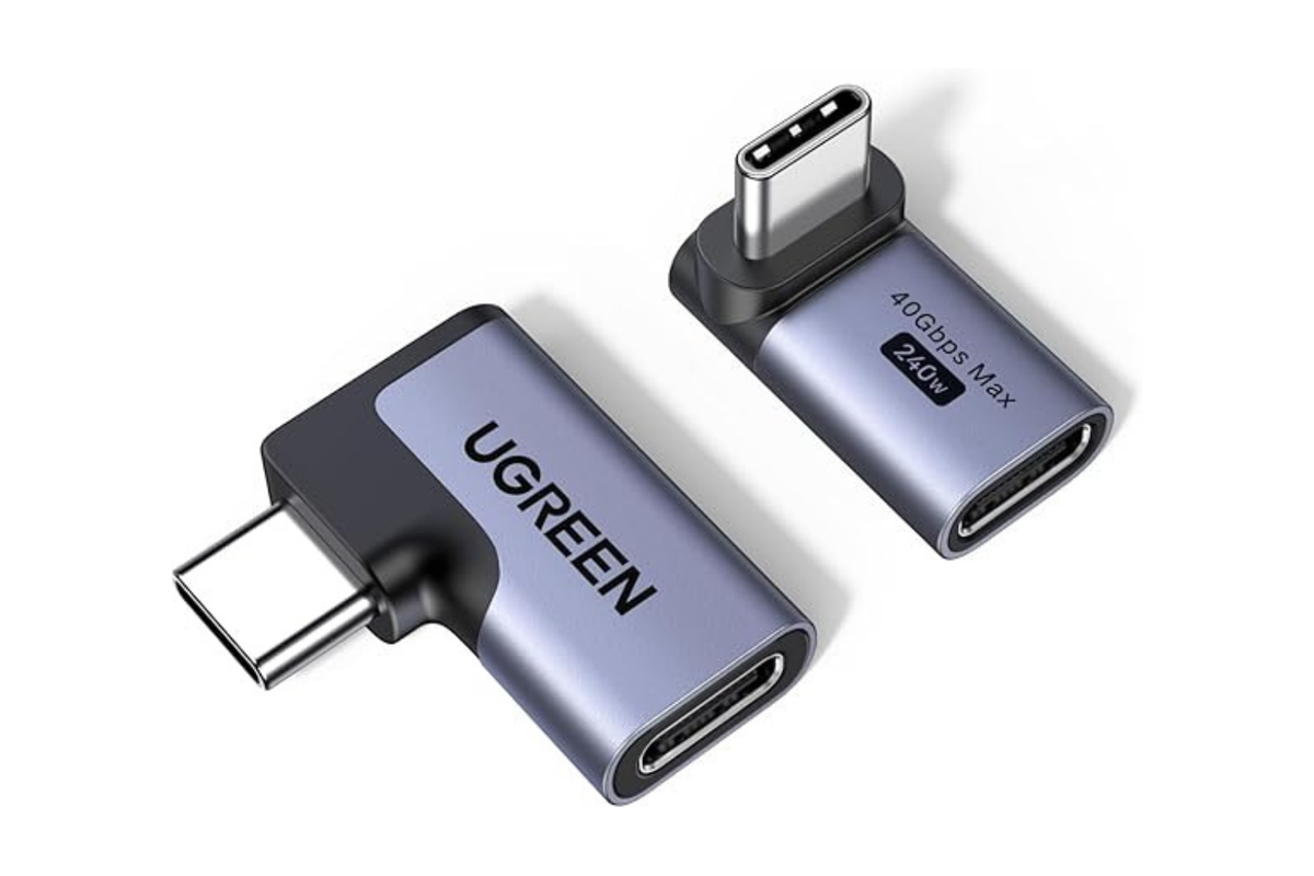 狭いデスクの救世主が25%OFF。UGREENのL字アダプタで、作業スペースを