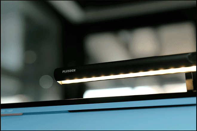 【PLUSDEN】モニターライト+WEBカメラ　2in1 ごちゃつくデスクが美しく。HD1080P高画質カメラ搭載2in1モニター