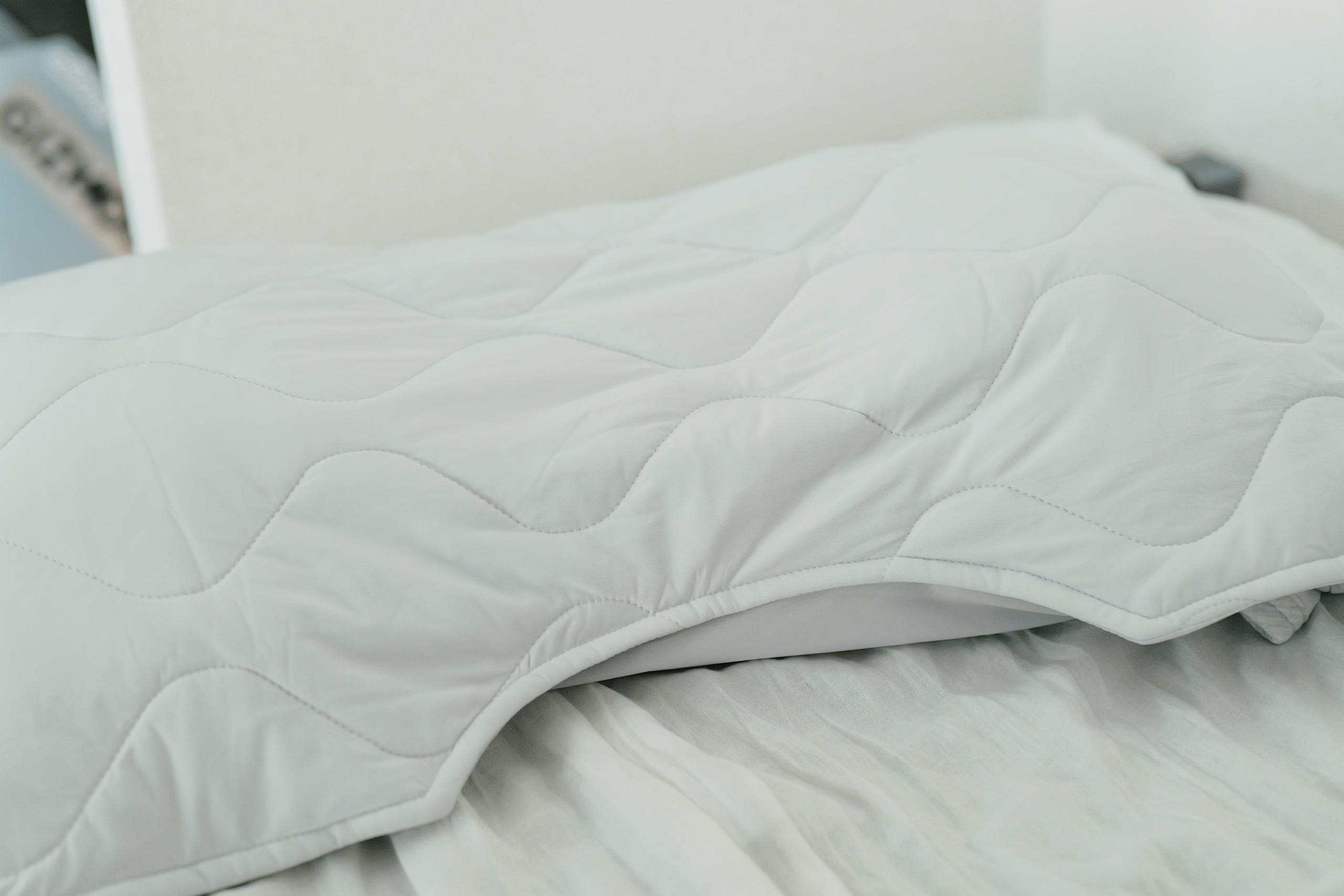 高さも調整できてムレ知らず。中身の95%が空気の枕が睡眠環境をレベル