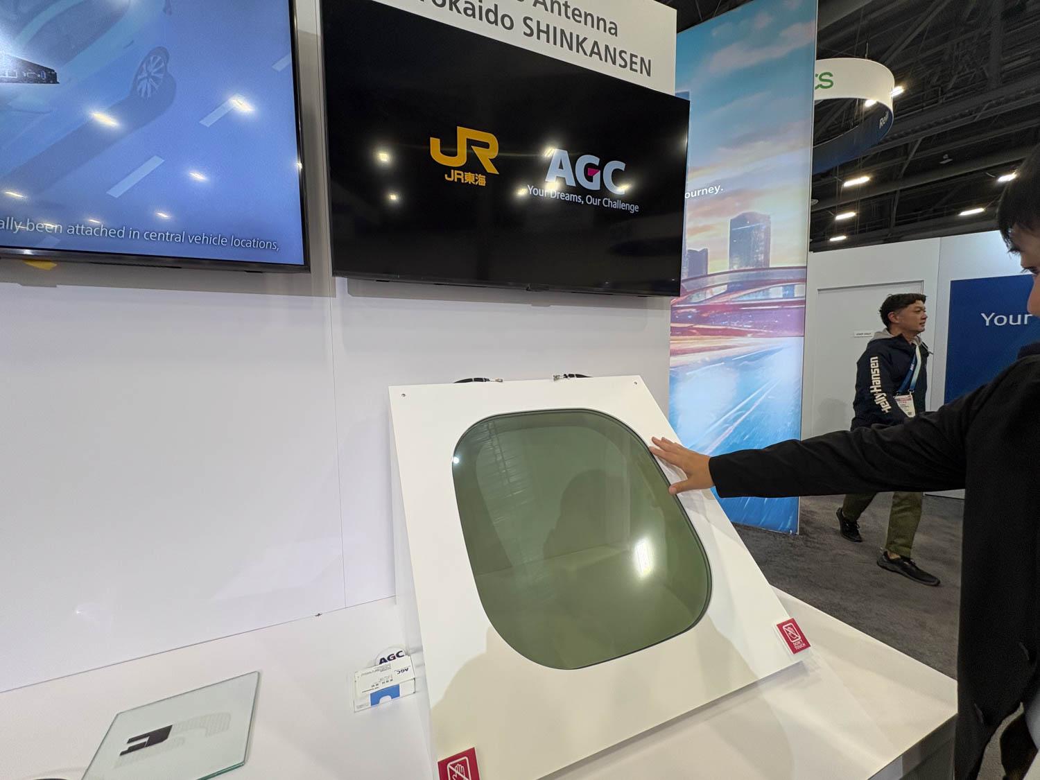 新幹線に復活する“高級個室”。そのネット接続を支える「特殊ガラス技術