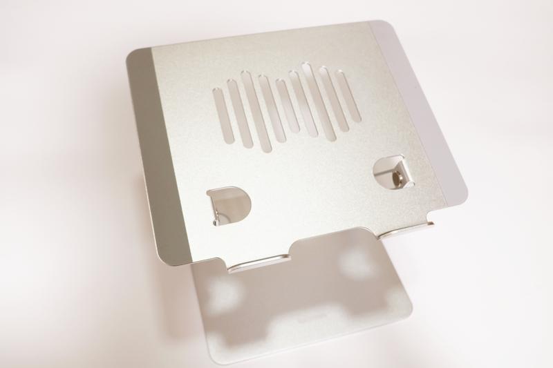 アイリスオーヤマ ノートパソコンスタンド NPS-S：対応PCサイズ13～17インチ