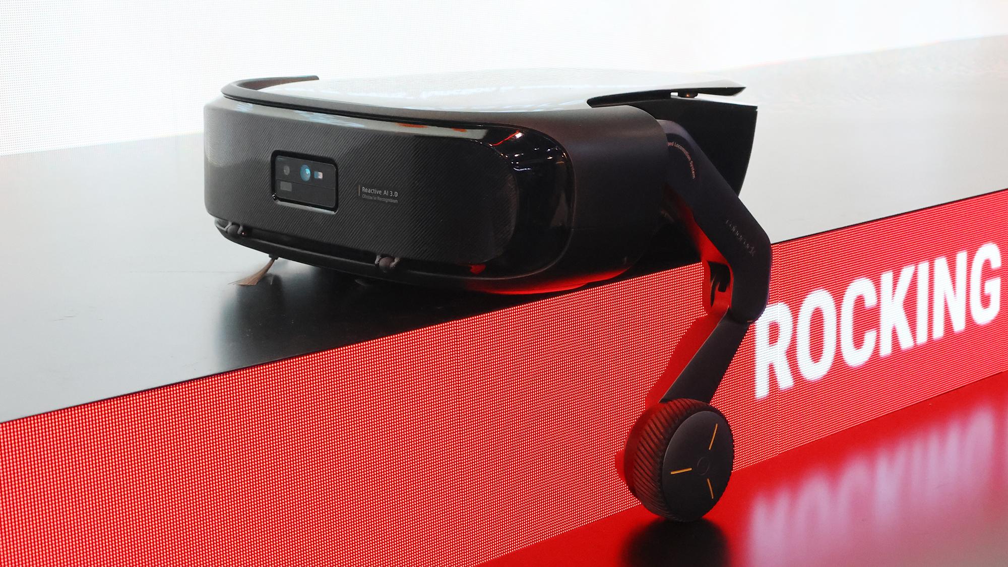 CES 2026で見えたロボット掃除機の最前線。Roborockは「脚」付きで差別