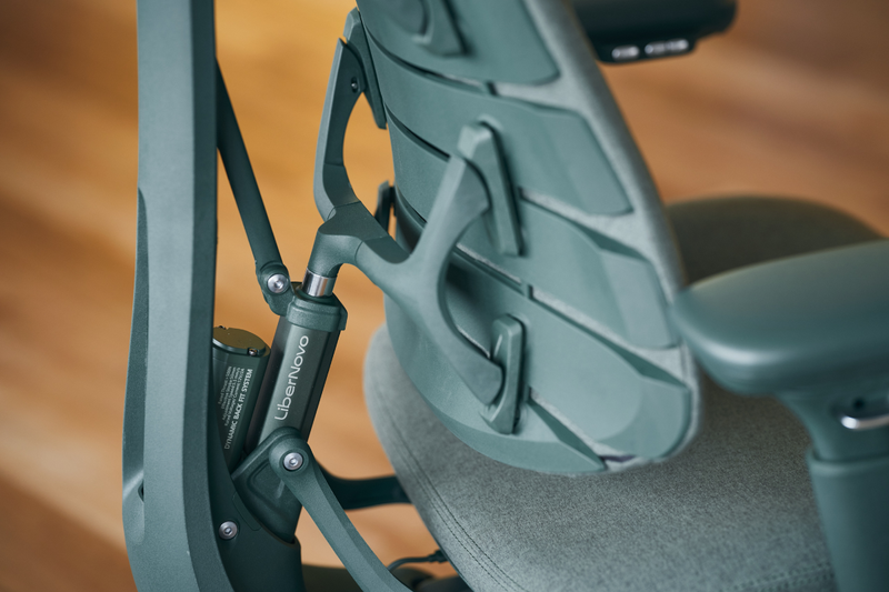 専門家も認めた、座るだけで整う椅子。「LiberNovo Omni」が