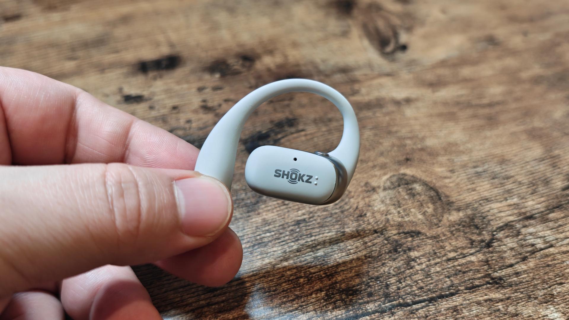 Shokzのワイヤレスイヤホン「OpenFit 2+」レビュー：「ながら聴き」に