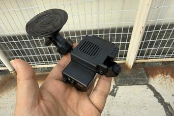 面倒な配線不要ですっきり設置。いざという時に備えたいFull HD録画のモバイルレコーダー