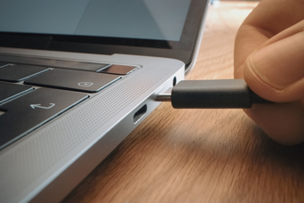 知らずにやってない? ノートPCのバッテリーを劣化させる「意外な習慣」