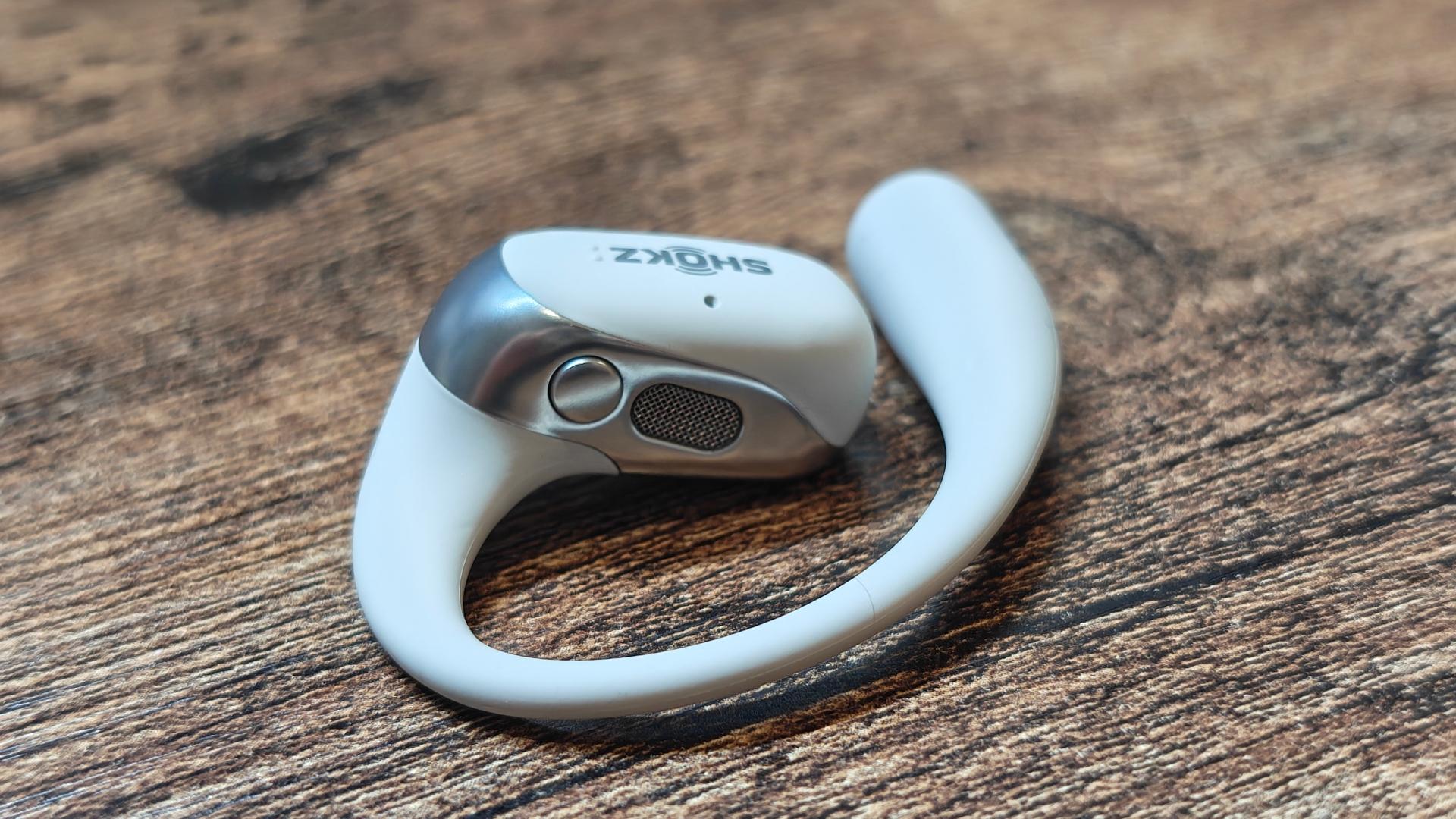 Shokzのワイヤレスイヤホン「OpenFit 2+」レビュー：「ながら聴き」に