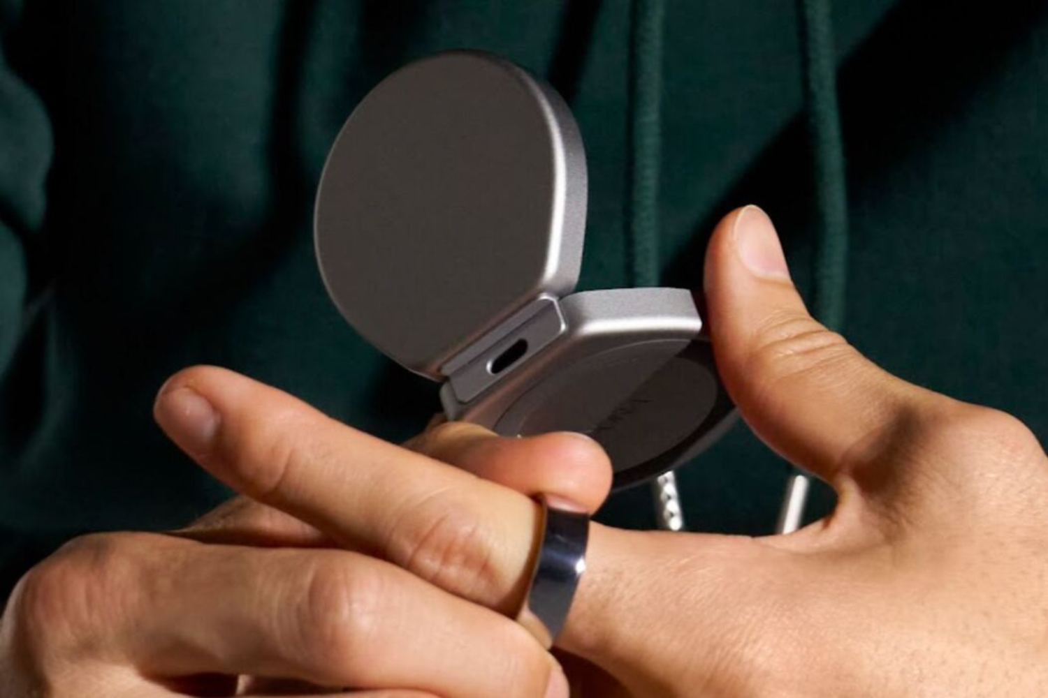 これだよ、これ！ Oura Ringが「イヤホンみたいな充電ケース」でついに