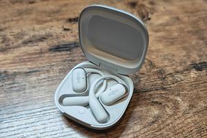 Shokzのワイヤレスイヤホン「OpenFit 2+」レビュー：「ながら聴き」に最適なオープン型の定番候補