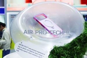 装着するだけで便利になる――CESで提唱された「Phone Case 3.0」とは何か