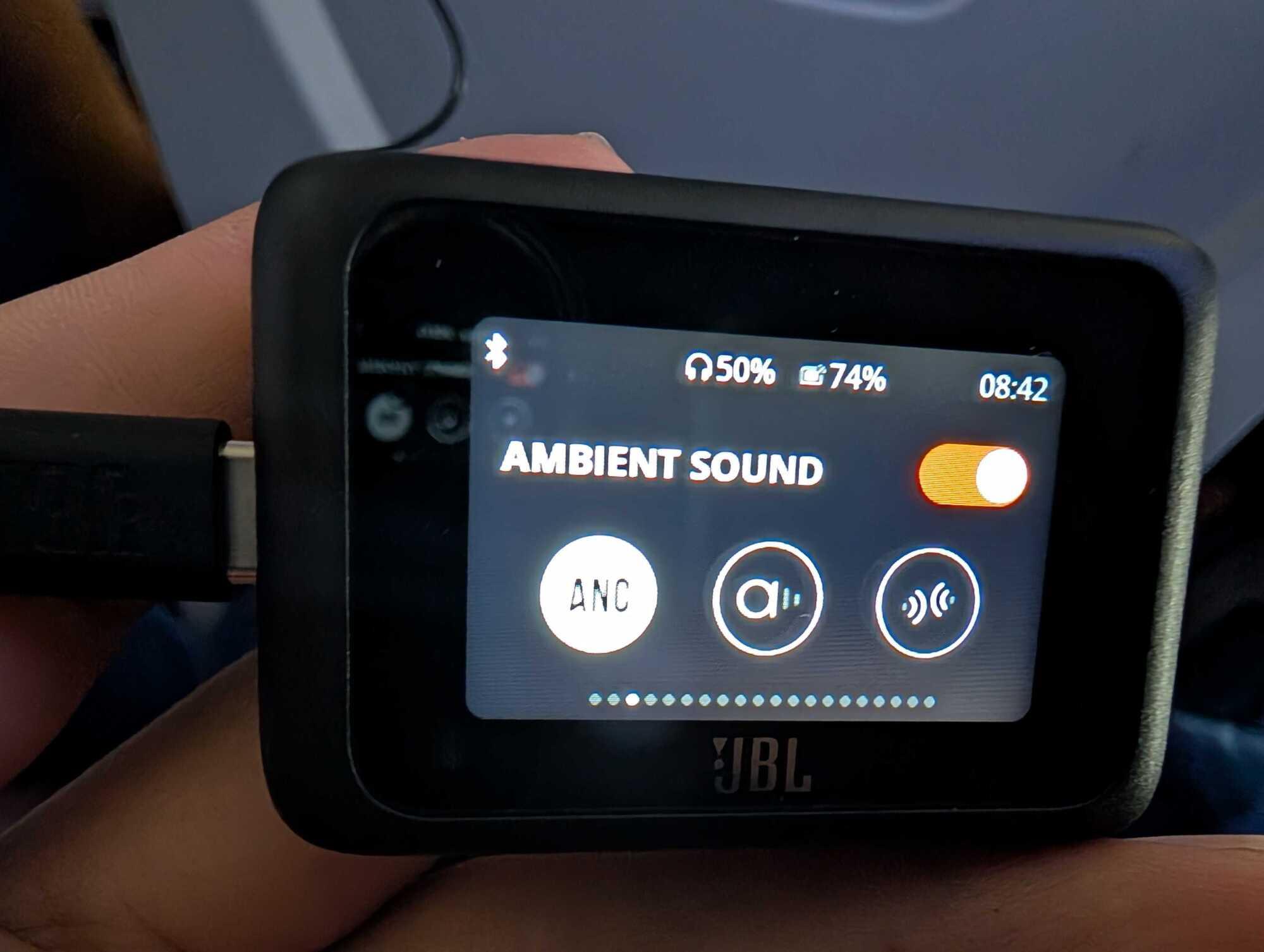 機内エンタメが劇的に変わる…JBL「Tour One M3 Smart Tx」は出張族の