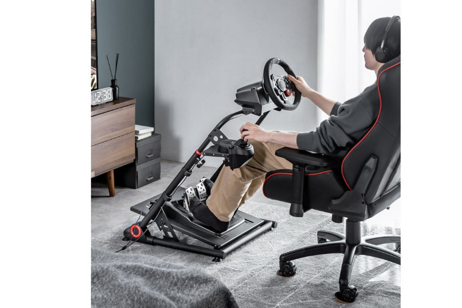 【バラ売り可】レーシングコクピット・レーシングシミュレーター 重厚にしてコンパクト。本気のレーシングゲームができる「コックピット