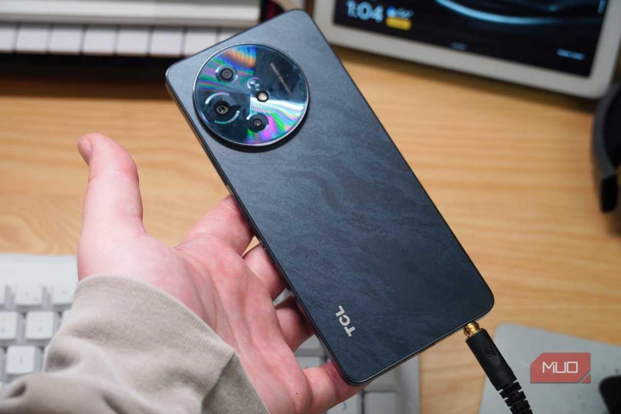 イヤホンジャック搭載スマホ」に再会して気づいた、有線オーディオの