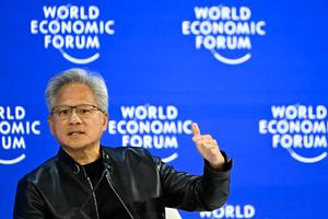 エヌビディアのジェンスン・フアンCEO「今は配管工になるのに絶好の時代」。それはAI時代に安泰な職業だから...ではない【ダボス会議2026】