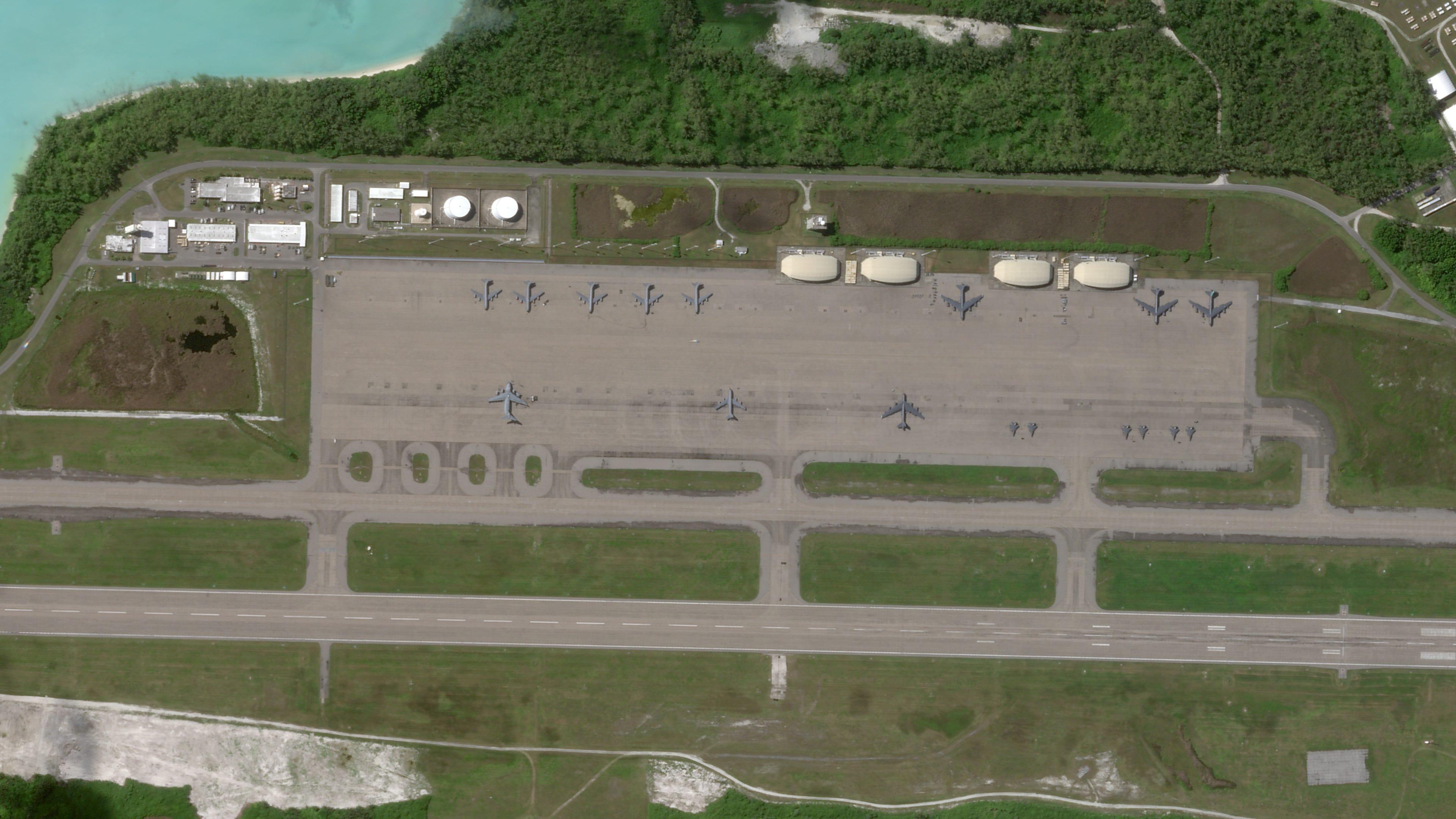 衛星写真で見るインド洋上のアメリカ軍基地…トランプ大統領がグリーン