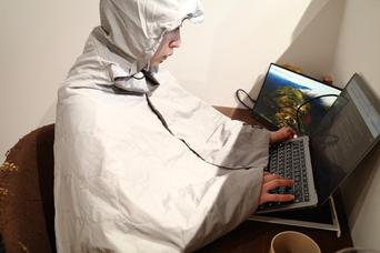 &ldquo;着る暖房&rdquo;みたいなやつ。変幻自在なブランケットが、デスクワークの冷えと散漫を減らしてくれた