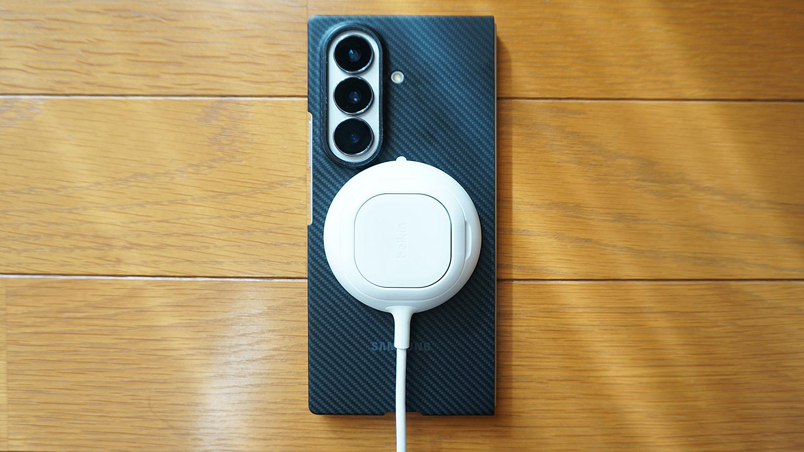 充電時間を1/5に圧縮」したBelkin新作。スタンドになるリングが垢抜け