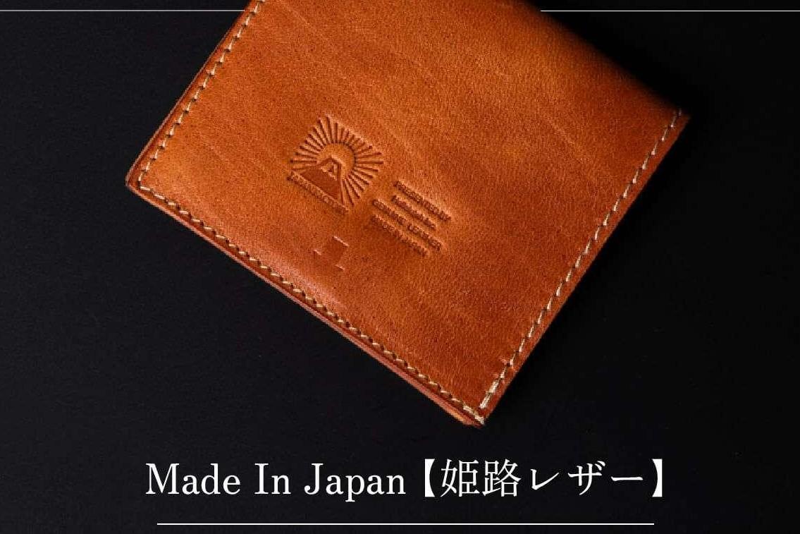 iPhoneとほぼ同じ薄さの本革二つ折り財布。高級感とコンパクトさを両立
