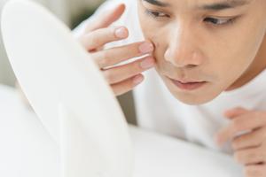 男性の過半数が「メンズメイク」に前向き。周囲の人はどう思っているのか？