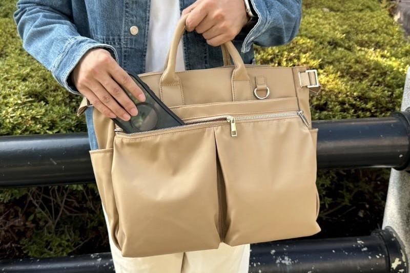 4WAYショルダーバッグ 大容量 5層構造 探す」を減らす5層構造×21ポケット。4WAYで持ち方自在な多機能バッグ
