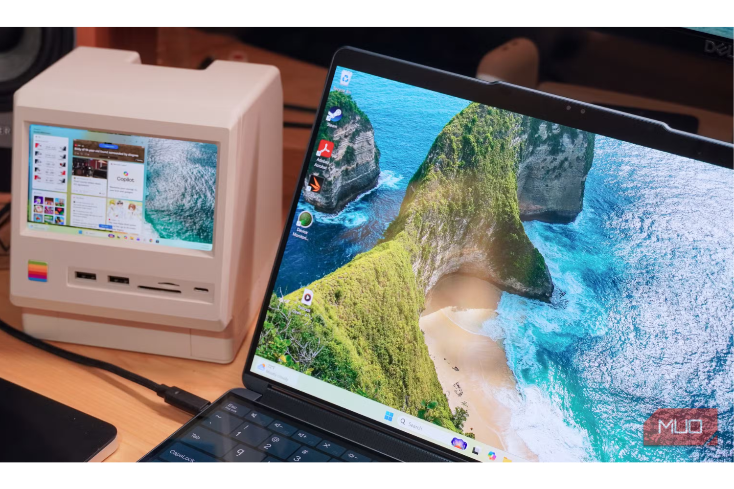 デスクに置いた「5インチのサブモニター」が、作業環境のすべてを変え