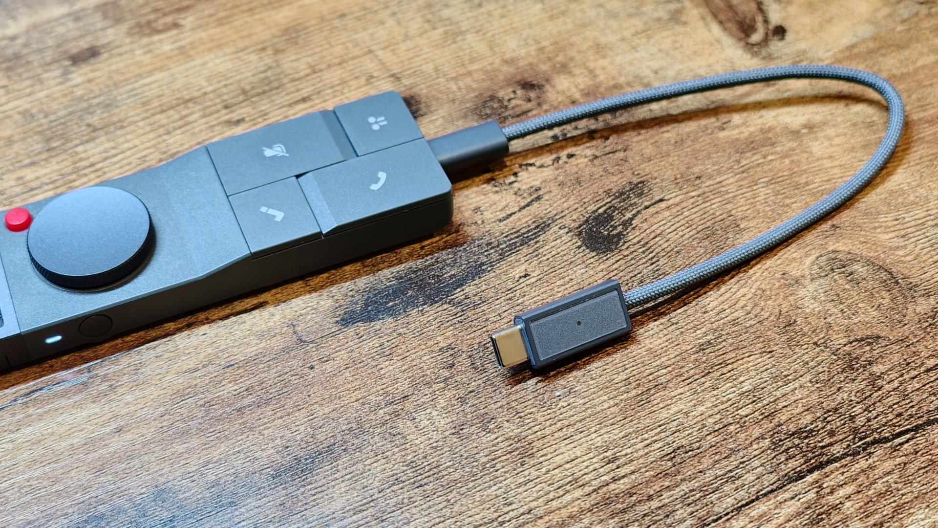 AI文字起こしレコーダー「HiDock P1」を試す。ワイヤレスイヤホンから