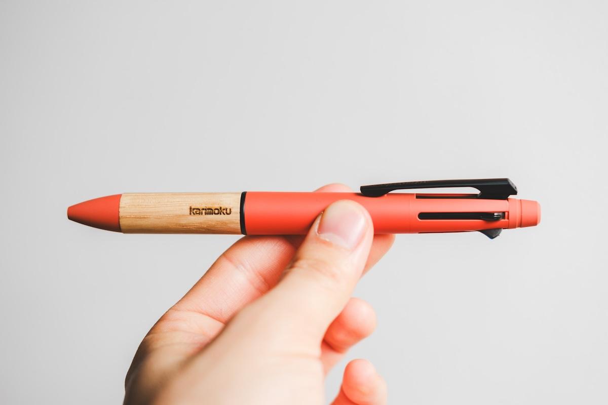万年筆派が即落ち。カリモク×ジェットストリームの「4&1」が多機能ペン