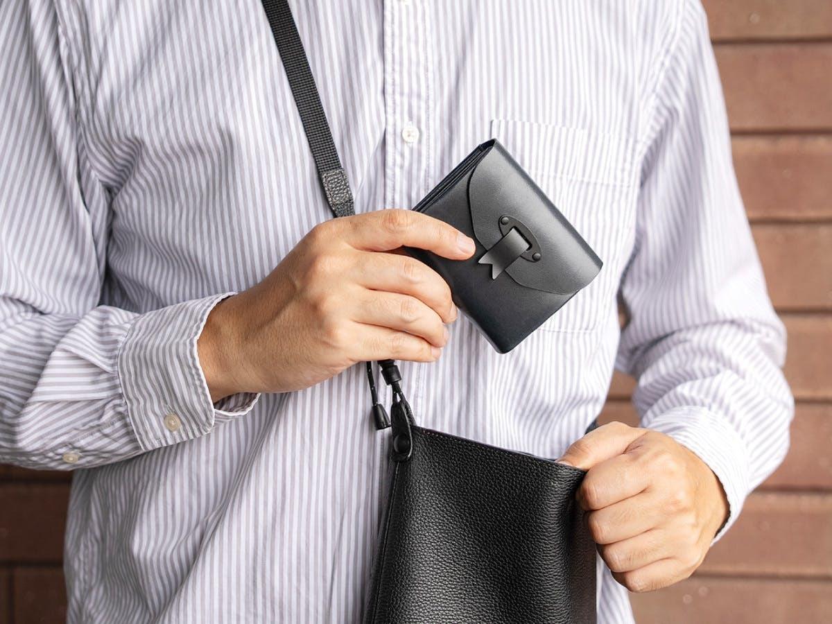 収納力に妥協なし。長財布派が乗り換えるべき「180°全開」コンパクト