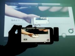 スマホやPCに挿すだけ。Wi-Fi不要の無線映像アダプターが動画鑑賞や仕事に大活躍でした | ライフハッカー・ジャパン