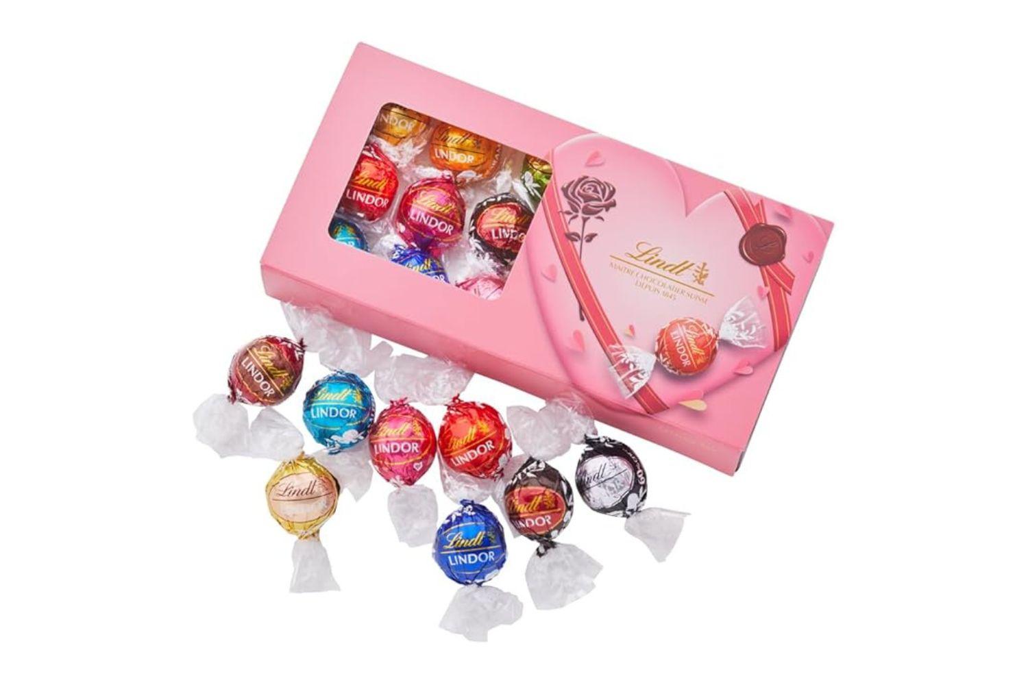 手渡し用の袋もセット。バレンタイン限定の「リンツ」が15%OFF、今なら