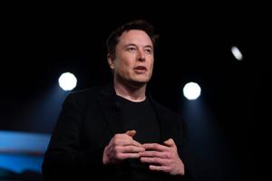 イーロン・マスクはかつて、2026年までに火星に到達できると語っていた。しかし現在、同氏はスペースXが月面都市の建設に注力していると明らかにした
