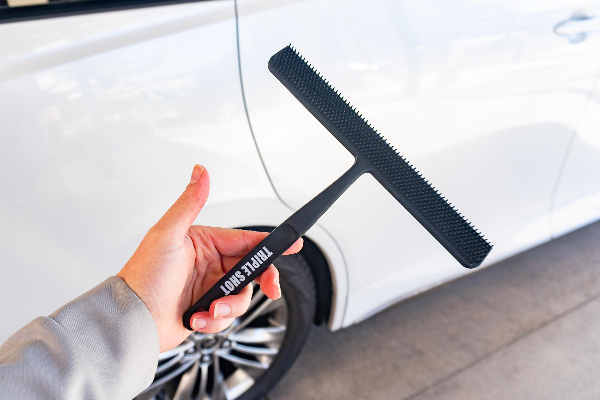 洗車の拭き上げがスパッとラクになる。1本3役な時短スキージーを試して