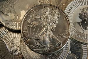 シルバー(銀)とゴールド(金)があふれかえる、地元のコインショップの苦しい現状。すでに購入制限がはじまっている