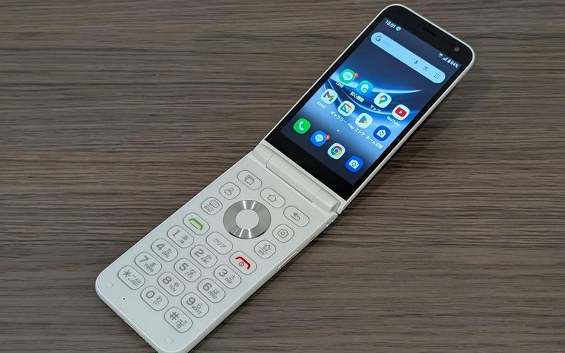 物理キー搭載の「ガラケー型スマホ」日本上陸。韓国ALTの「iPhoneと 