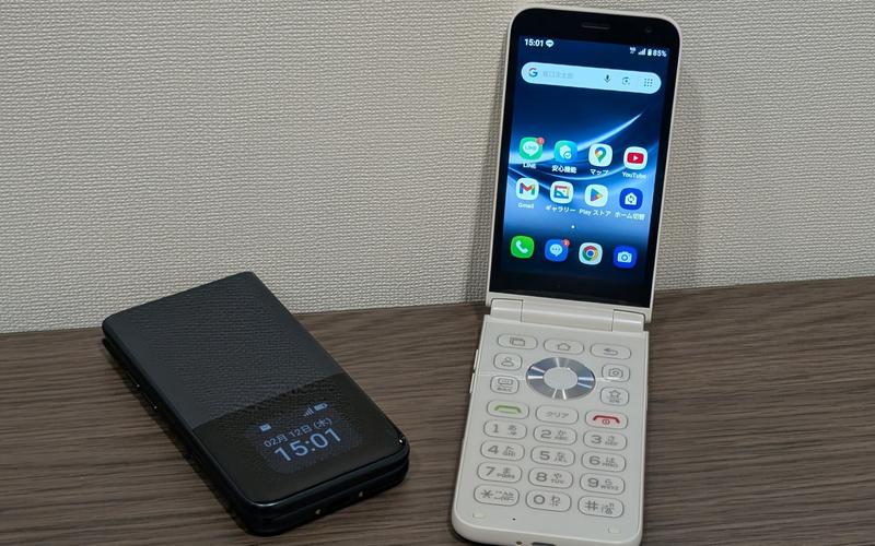 物理キー搭載の「ガラケー型スマホ」日本上陸。韓国ALTの「iPhoneと 
