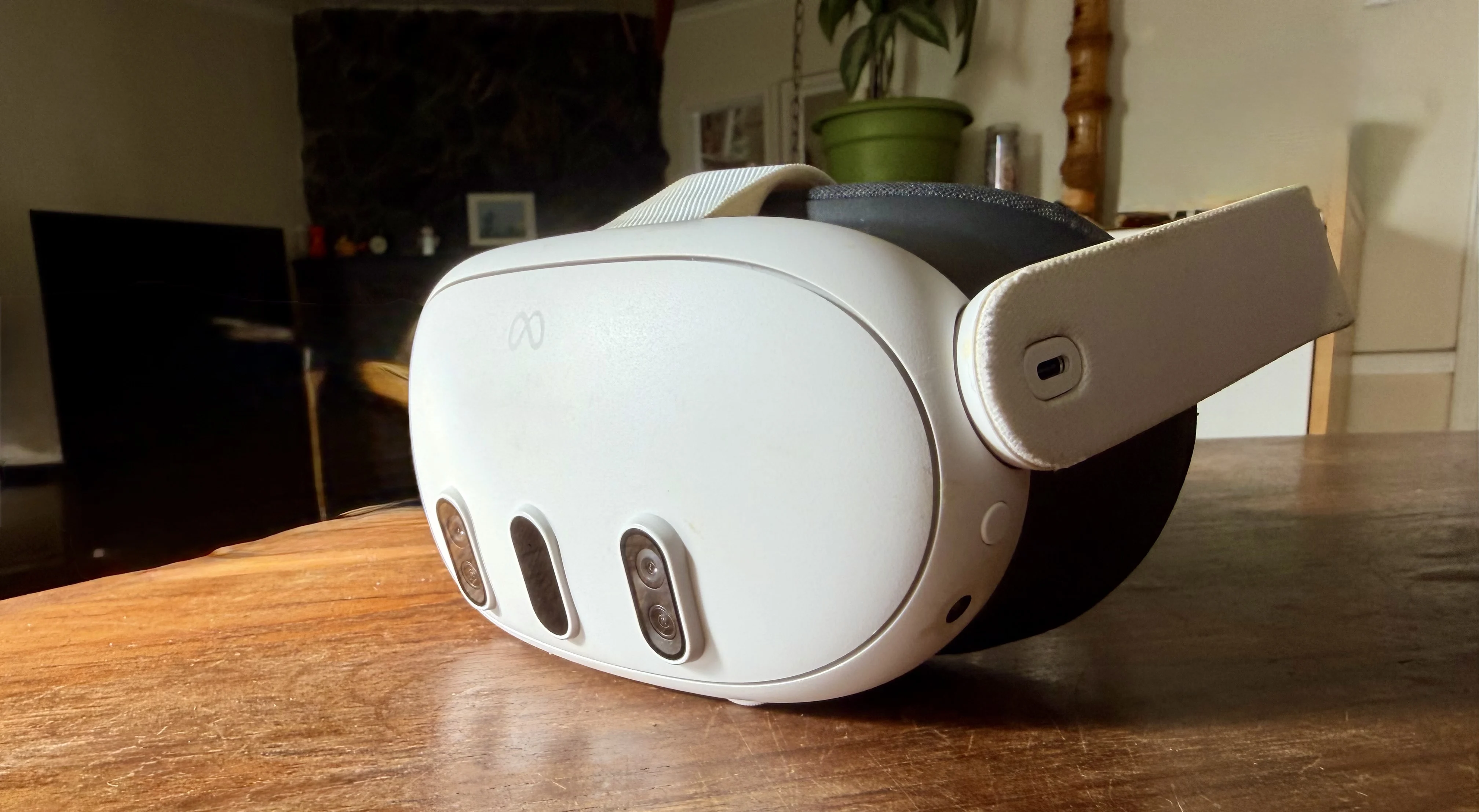 AppleとMetaの最新VR比較。長時間使って本音で選んだら、勝者は「意外