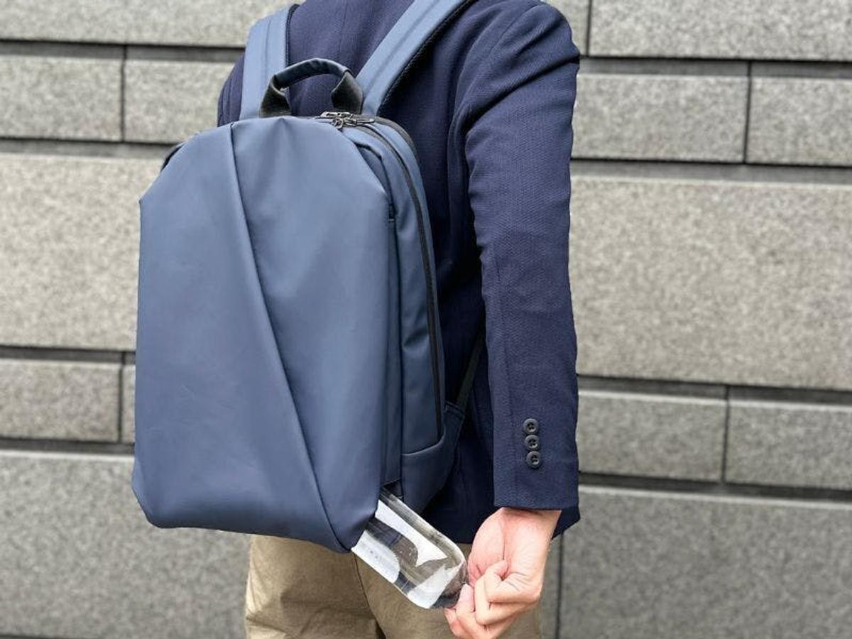 満員電車でゴソゴソしない。片手で完結する通勤リュック「QUICK PACK 