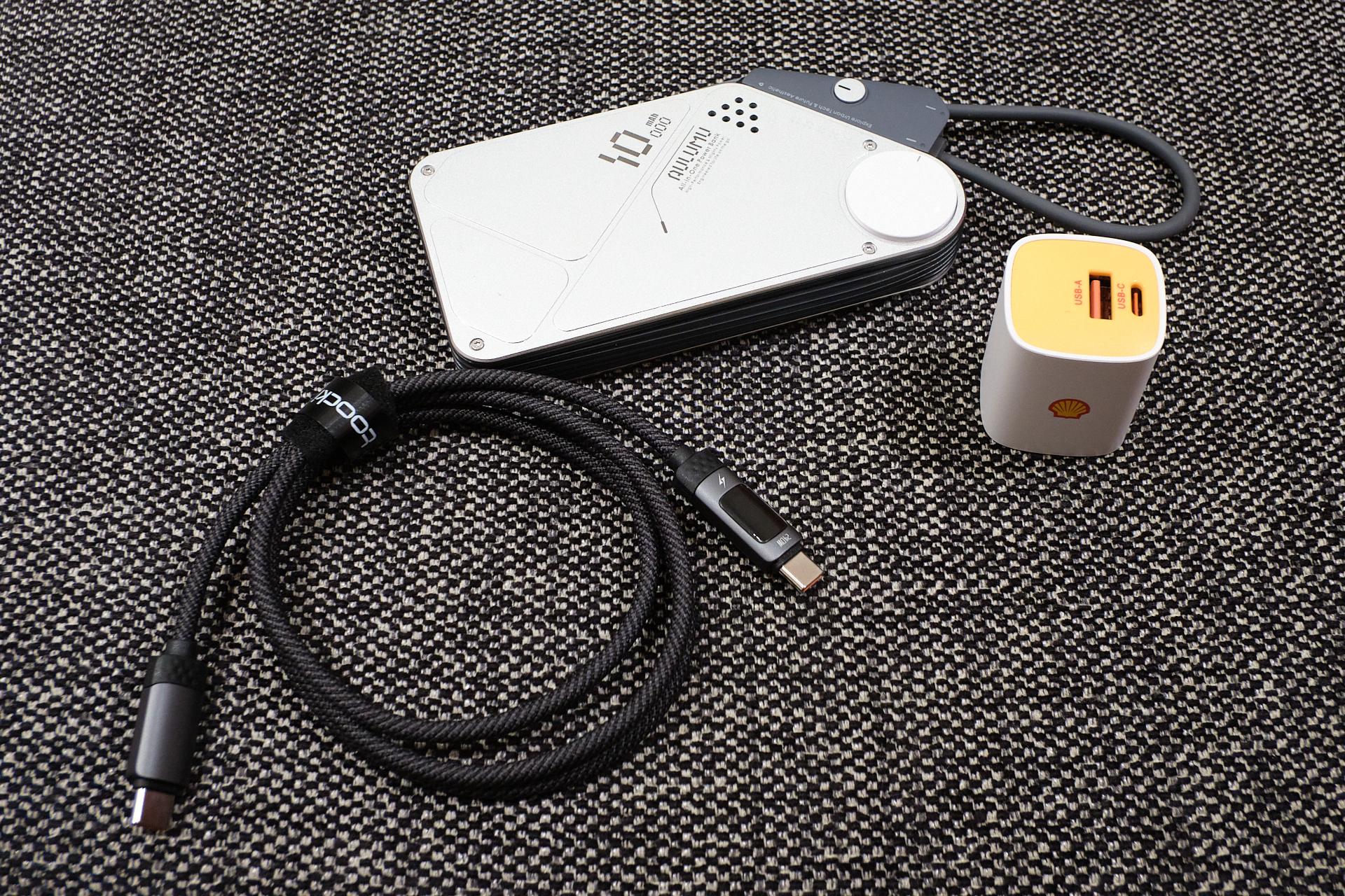 確実に荷物を減らしたい人向け。「1台3役」Apple Watch充電対応