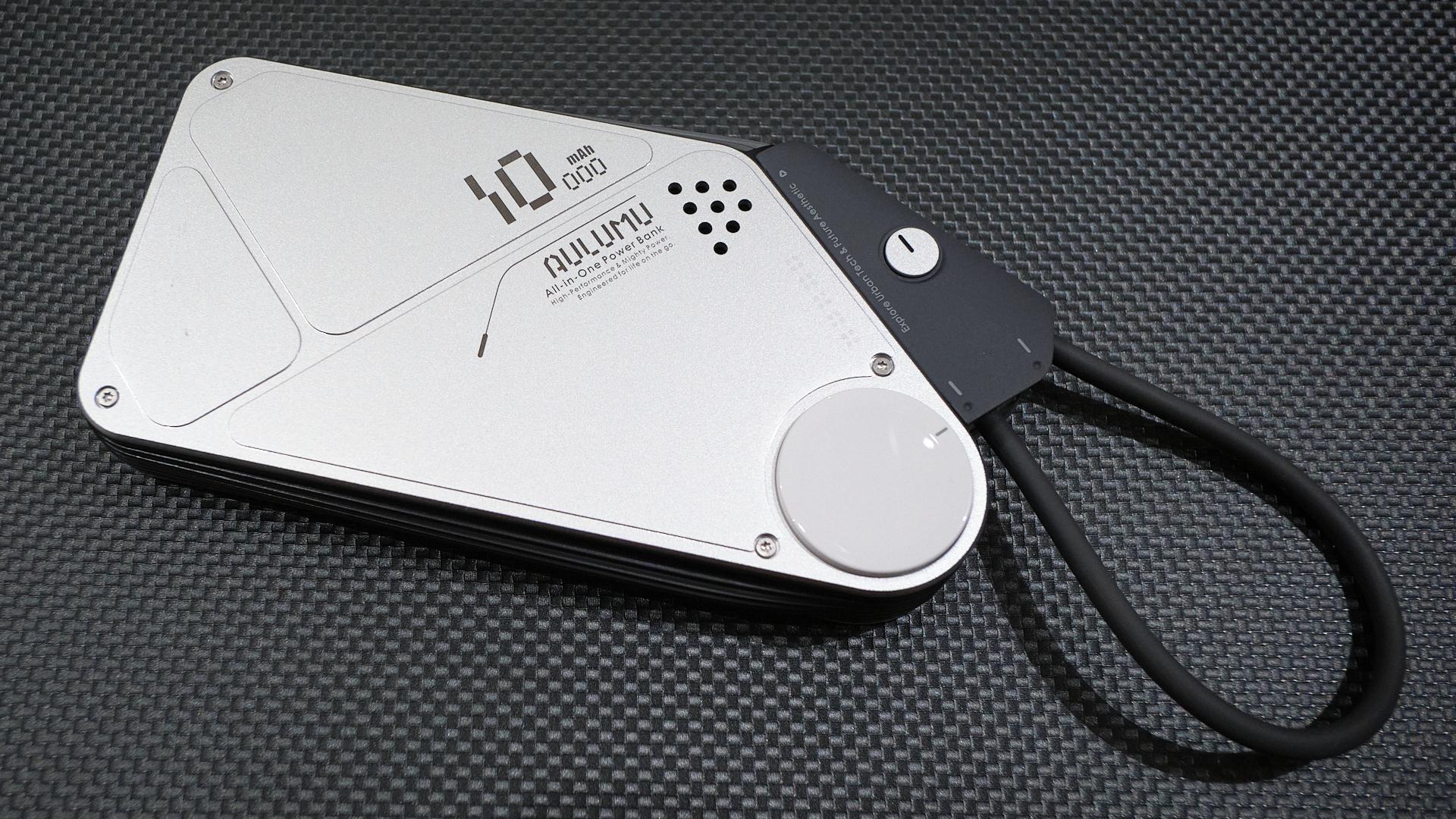 確実に荷物を減らしたい人向け。「1台3役」Apple Watch充電対応