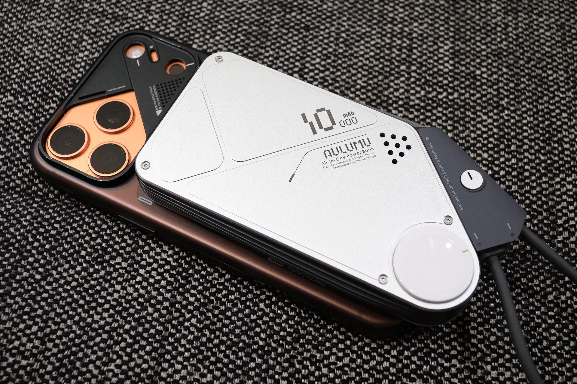 確実に荷物を減らしたい人向け。「1台3役」Apple Watch充電対応