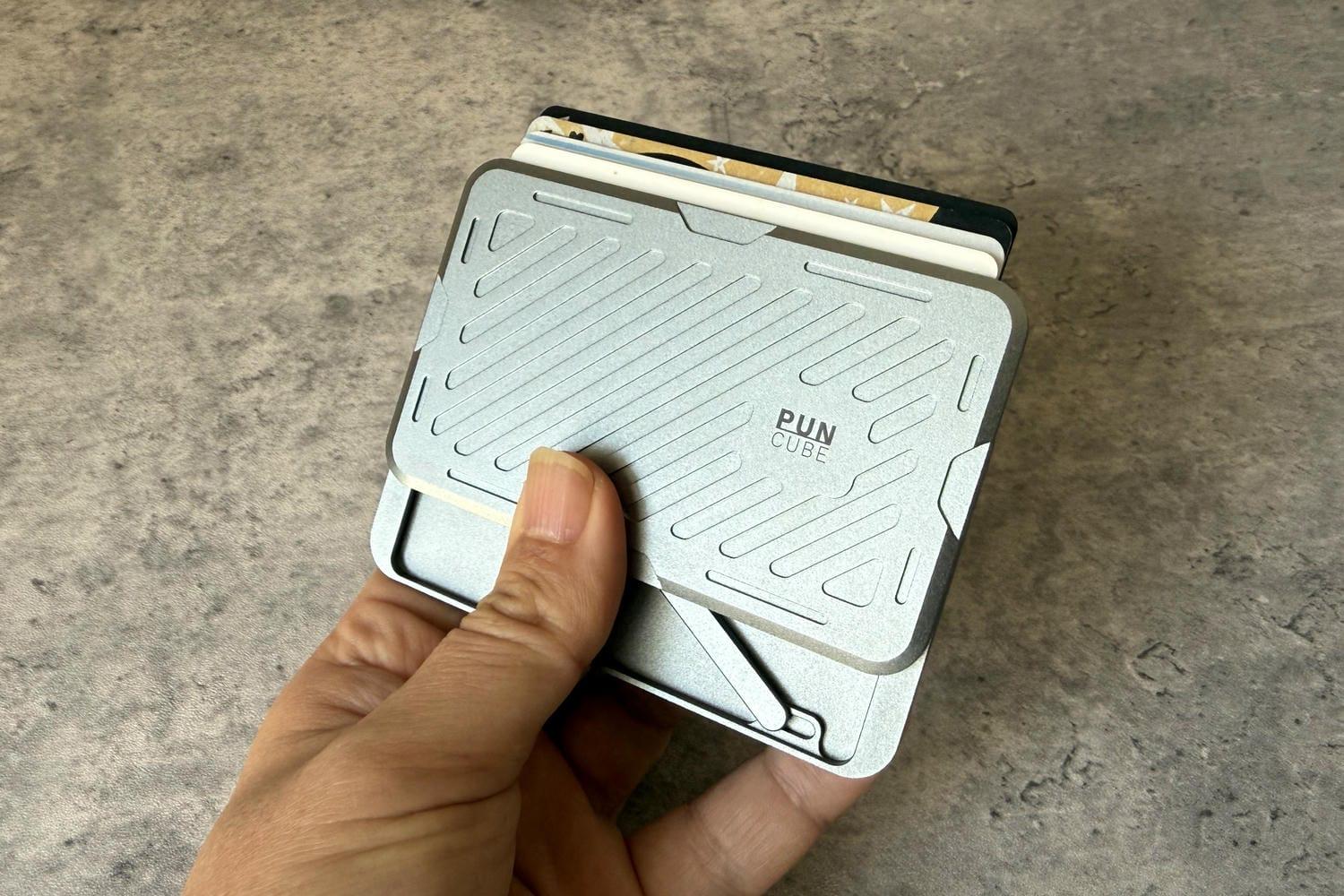 厚さ0.8cm、52gのアルミ財布で手ぶら外出が日常になった | ライフ